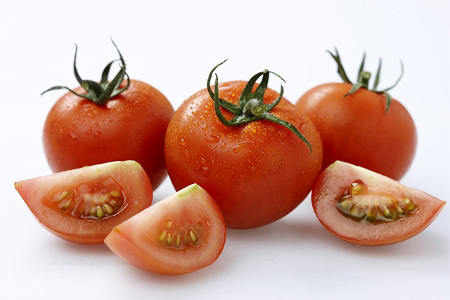 토마토를 냉장 보관하면 수분을 빼앗고 맛도 떨어트릴 수 있다./사진=클립아트코리아