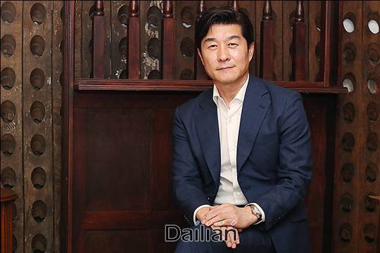 5일 오후 서울 종로구 삼청동의 한 카페에서 배우 김상중이 영화 '나쁜녀석들' 관련 인터뷰를 하기 전 포즈를 취하고 있다. ⓒ데일리안 류영주 기자