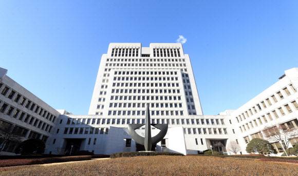 - 법원행정처가 있는 대법원 청사 전경 - 법원행정처가 있는 대법원 청사 전경