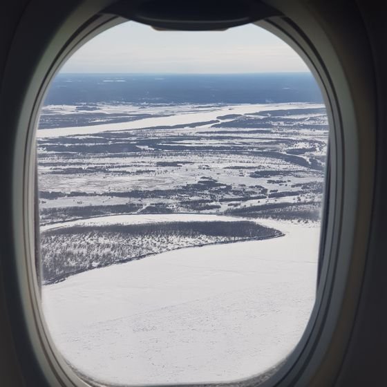 비행기에서 내려다본 사하공화국 야쿠츠크. 얼어붙은 레나강과 마치 바다처럼 끝없이 펼쳐진 숲이 보인다. [사진 한국해양수산개발원]