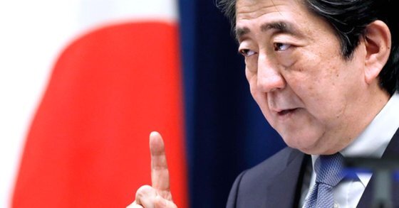 아베 신조 일본 총리가 지난달 20일 도쿄에서 열린 기자회견에서 발언하고 있다. [연합=EPA]