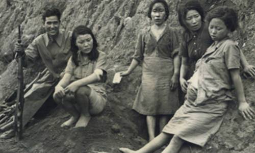 1944년 9월3일 촬영된 사진. 일본군 위안부 피해자들이 중국 쑹산에서 포로로 잡혀 지친 표정을 하고 있다.서울시·서울대 정진성 연구팀 제공