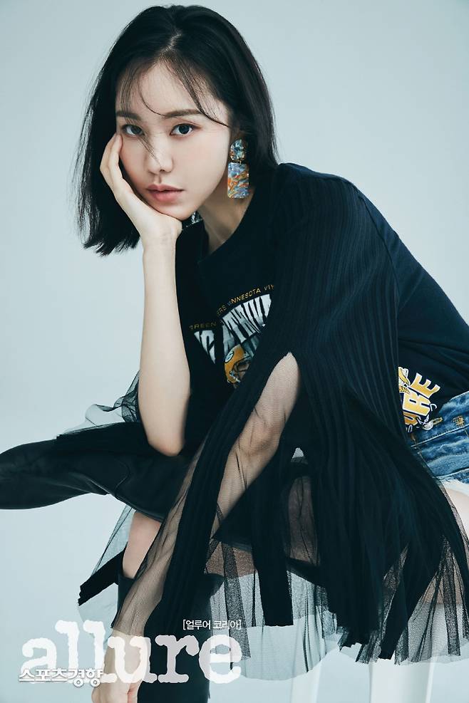 배우 김예원 패션 화보. 사진 얼루어 코리아