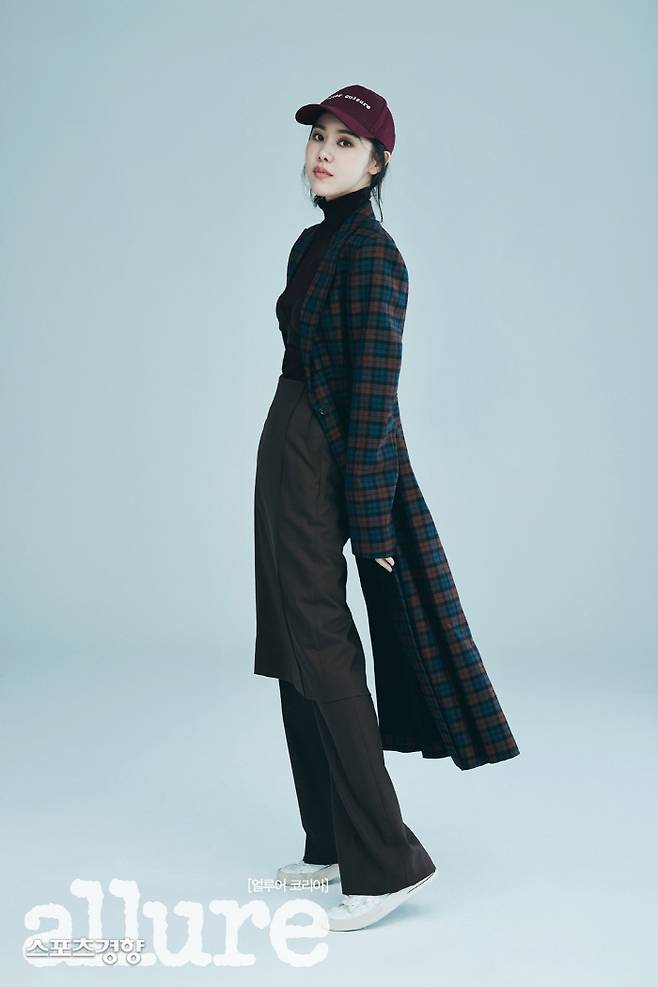 배우 김예원 패션 화보. 사진 얼루어 코리아