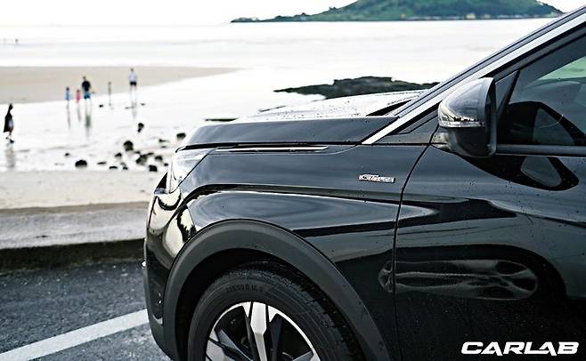 측면에 부착된 GT Line 엠블럼