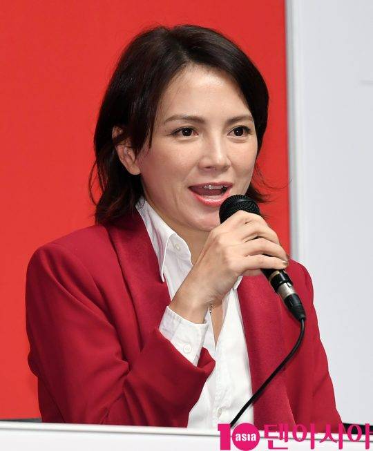 배우 리신제가 4일 오후 부산 해운대구 우동 신세계백화점 센텀시티점에서 열린 뉴 커런츠 심사위원 기자회견에 참석하고 있다.