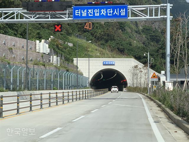 경북 울릉도 일주도로 가운데 미개통 구간이었던 4.745km 구간 중 두번째 터널인 와달리 터널. 와달리 터널 진입 전 우측에는 와달리 휴게소가 위치해 있다. 이 휴게소에는 각 도로 구간을 관리하는 도로관리사무소가 있다. 김재현기자 k-jeahyun@hankookilbo.com