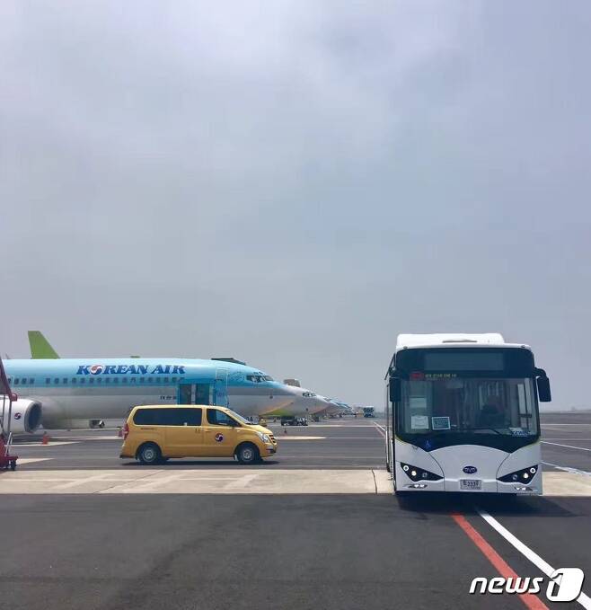 제주공항에 국내 최초 BYD 전기램프버스 공급된다. © News1