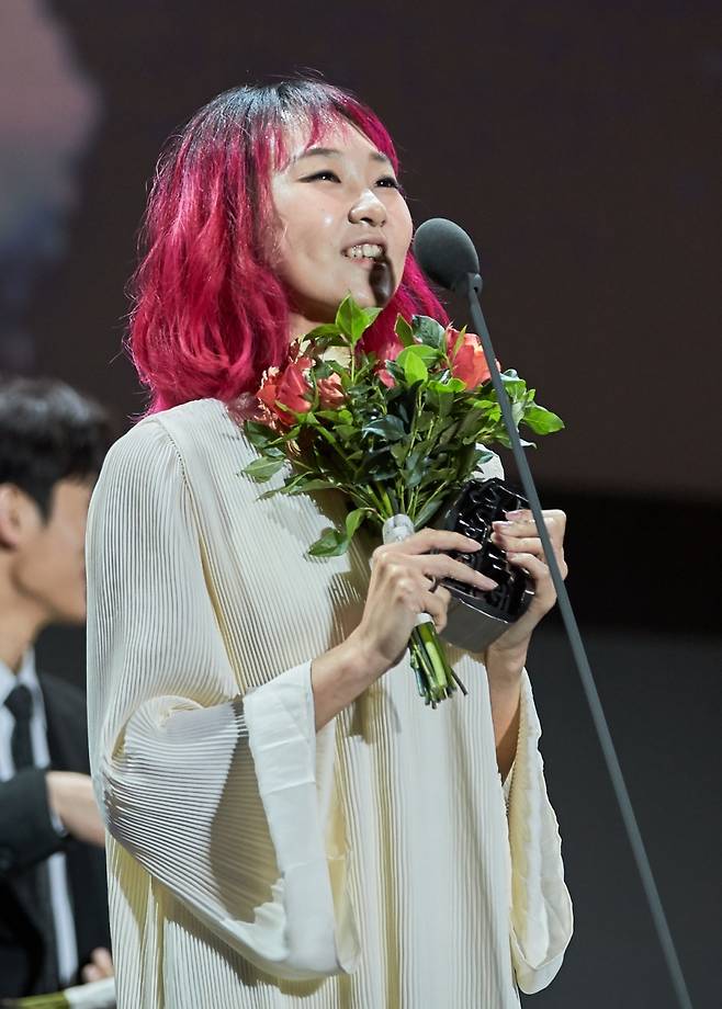 ▲ 제24회 부산국제영화제 페막식에 참석한 영화 '윤희에게' 팀 ⓒ부산국제영화제