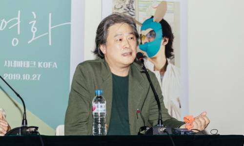 지난 27일 서울 마포구 한국영상자료원 시네마테크KOFA에서 열린 특별 상영 프로그램 ‘나의 친애하는 한국영화’에 참석한 박찬욱 감독. 박 감독은 친애하는 한국영화로 이두용 감독의 1980년 작 ‘최후의 증인’을 꼽았다. 한국영상자료원 제공