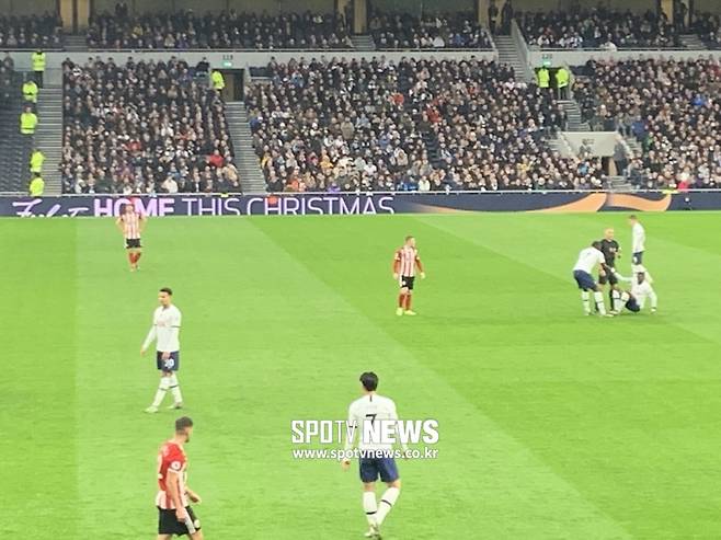 ▲ 왼쪽 측면에서 경기를 시작한 손흥민 ⓒ신인섭 통신원