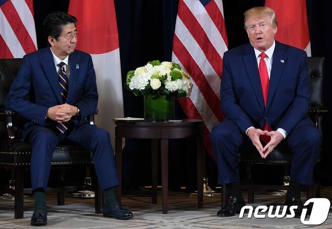 도널드 트럼프 미국 대통령과 아베 신조 일본 총리 © AFP=뉴스1