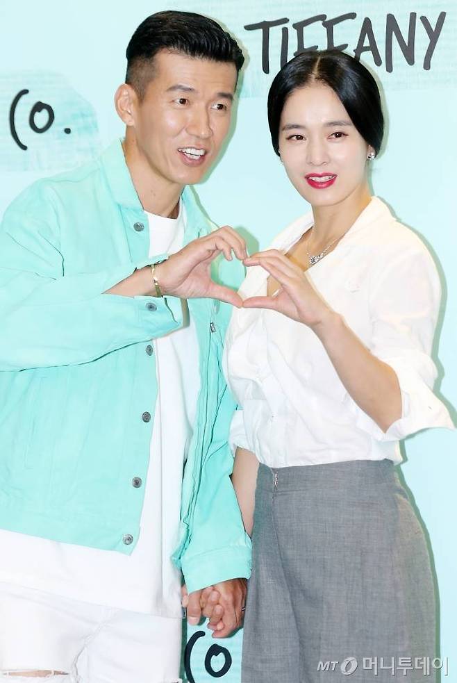 가수 션과 배우 정혜영 부부/사진=김휘선 기자