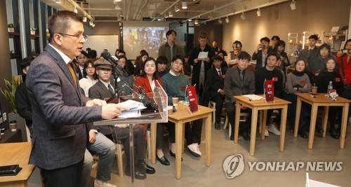청년 정책 비전회에서 발언하는 황교안 대표 (서울=연합뉴스) 정하종 기자 = 자유한국당 황교안 대표가 19일 서울 마포구 꿀템 카페에서 열린 '자유한국당 청년 정책 비전 발표회'에서 발언하고 있다. 2019.11.19 chc@yna.co.kr