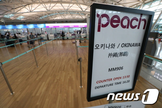 방일 여행객이 줄면서 한산해진 인천국제공항 오키나와 수속처. /사진=뉴스1