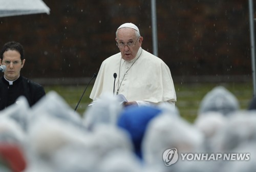 나가사키 폭심지서 연설하는 교황 (EPA=연합뉴스)