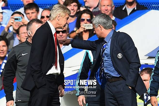 ▲ 한때 앙숙이었던 벵거(왼쪽)와 무리뉴