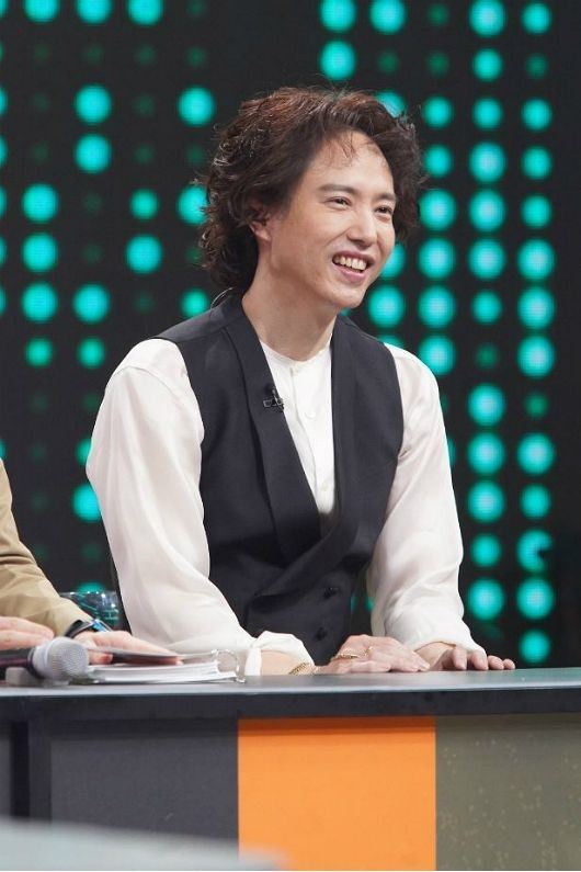 가수 양준일이 6일 방송된 JTBC 음악 예능 프로그램 '슈가맨3'에 출연해 이야기를 하고 있다. JTBC 제공