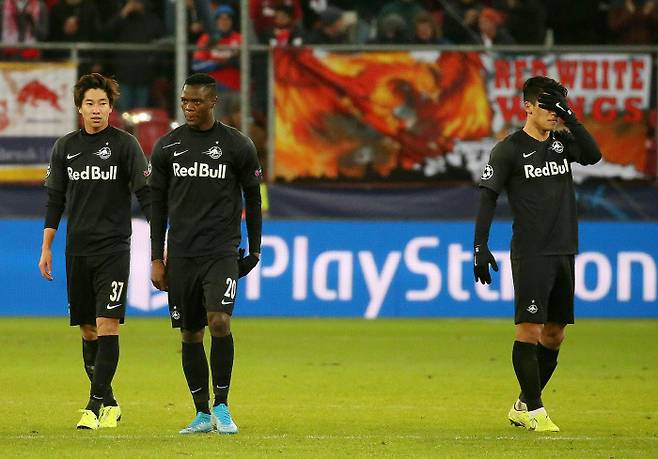 Salzburg's Japanese midfielder Masaya Okugawa, Salzburg's Zambian forward Patson Daka and Salzburg's South Korean midfielder Hwang Hee-Chan react during the UEFA Champions League Group E football match between RB Salzburg and Liverpool FC on December 10, 2019 in Salzburg, Austria. (Photo by KRUGFOTO / APA / AFP) / Austria OUT







<All rights reserved by Yonhap News Agency>