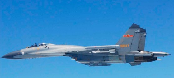 2016년 동중국해를 비행하는 중국군 Su-27 전투기 [사진=일본 방위성]