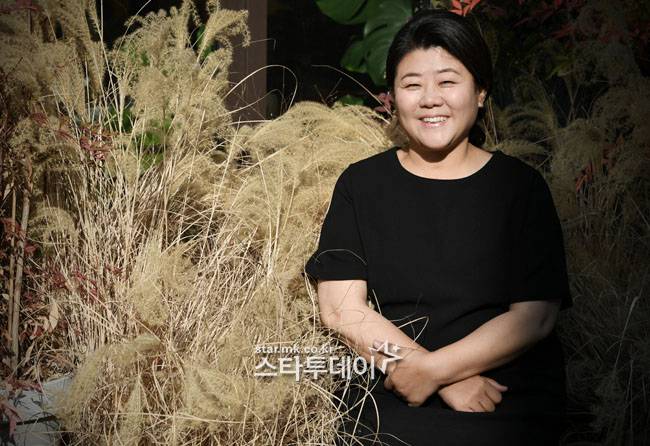 이정은이 `동백꽃 필 무렵`이 시작하고 뒤늦게 합류해 열심히 모니터링을 했다고 말했다. 사진|유용석 기자