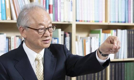 이부영 자유언론실천재단 이사장이 지난해 5월 28일 서울 종로구 사무실에서 중앙선데이와 인터뷰를 가졌다. 김현동 기자