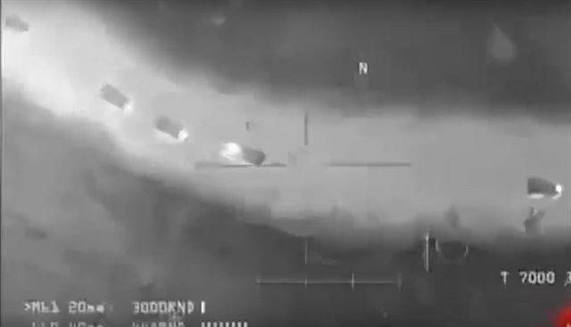 이란 솔레마이니 사령관을 제거할 당시의 ‘그 영상'으로 알려진 유튜브 영상 중 한 장면. 그러나 이 영상은 아르헨티나의 한 게임 개발자가 2015년 3월 홈페이지와 유튜브에 올린 스마트폰 게임 홍보 영상인 것으로 밝혀졌다. 유튜브 캡쳐