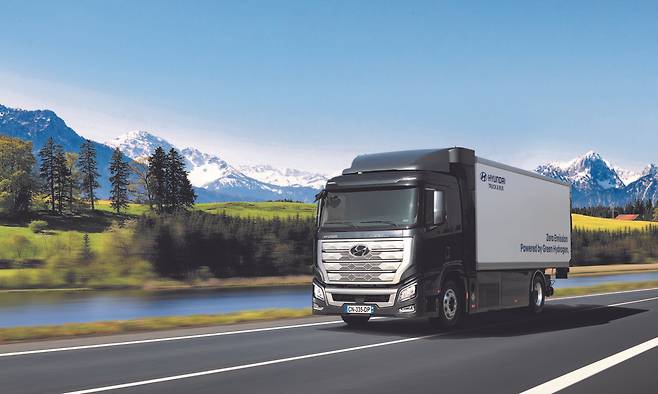 유럽 상용차 전문매체 기자단 투표에서 '2020년 올해의 차(International Truck of the Year)' 혁신부문을 수상한 현대의 수소트럭. /뉴스1DB