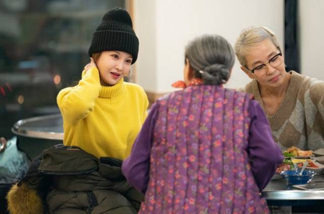 배우 전보람(왼쪽)이 부모님의 이혼 후 심경을 고백했다. /SBS 플러스 제공