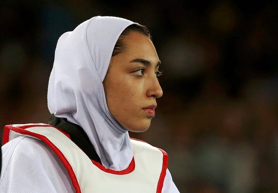 여성으로서 이란에 첫 올림픽 메달을 안긴 태권도 선수 알리자데. 그는 지난 11일