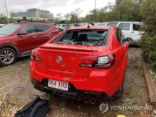 호주 캔버라에 내린 우박으로 파손된 자동차 Peter Swanton via REUTERS