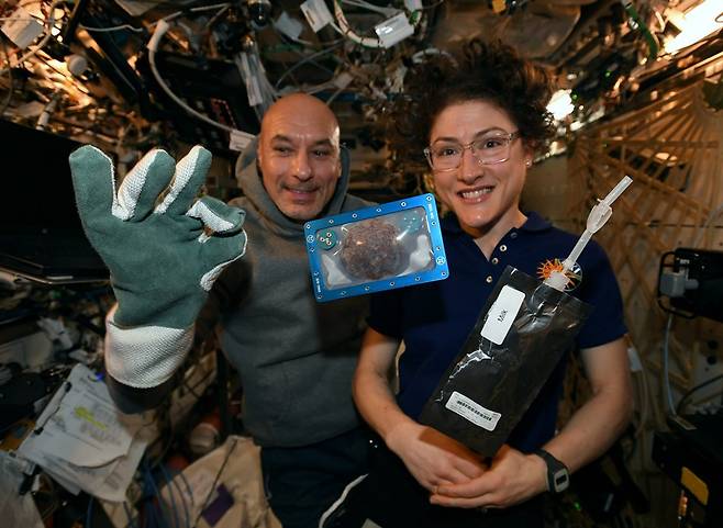 ISS에서 처음으로 구워진 쿠키