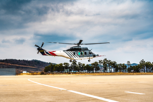 한국항공우주산업(KAI)이 만든 수리온 헬기 수출형 시제기가 시험비행을 위해 이륙하고 있다. KAI 제공