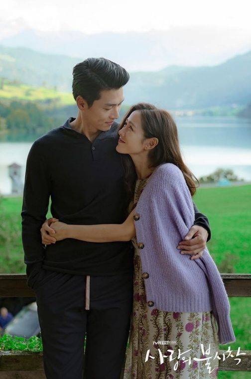 tvN 역대 최고 시청률을 기록한 '사랑의 불시착'의 현빈 손예진이 드라마 비하인드 컷에서 다정한 케미를 드러냈다.ⓒ tvN 드라마 공식 인스타그램