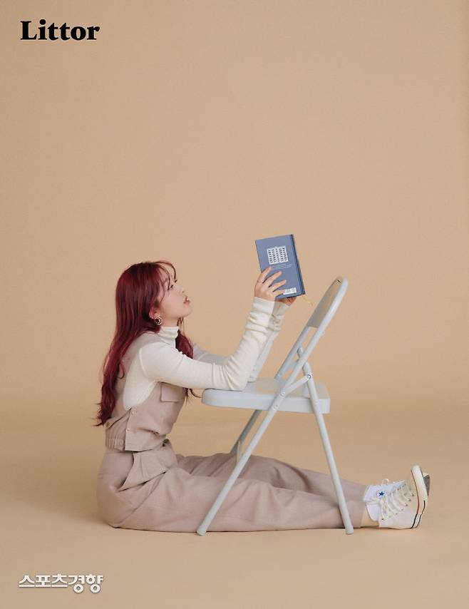 걸그룹 AOA 멤버 찬미 문학잡지 인터뷰 화보. 사진 릿터