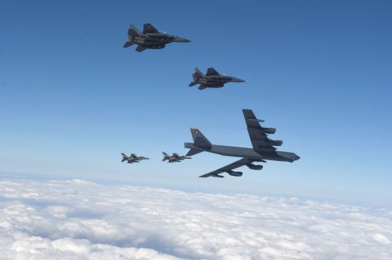 B-52 폭격기의 편대비행 모습[이미지출처=보잉사 홈페이지/http://www.boeing.com]