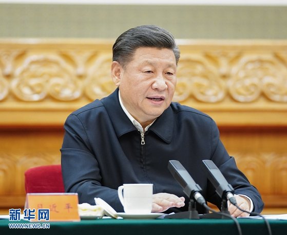 시진핑 중국 국가주석은 23일 코로나19 예방·통제와 경제·사회 발전 회의에서 ’생산 활동을 재개해 사람과 상품, 자금이 돌게 하라“고 말했다. [신화=연합뉴스]