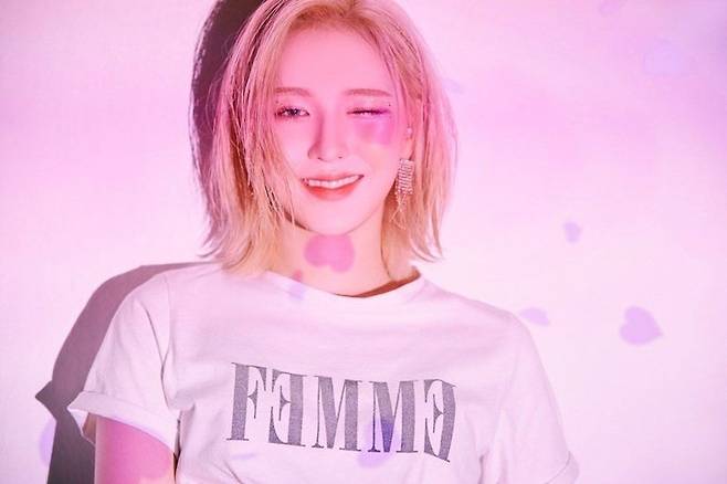 지난해 12월 25일 SBS '가요대전' 리허설 무대를 하다가 다친 레드벨벳 웬디 (사진=SM엔터테인먼트 제공)