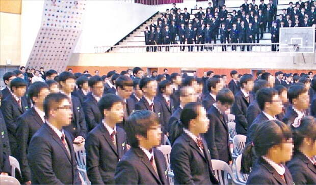 수도전기공업고는 2010년 3월 마이스터고로 다시 태어났다. 수도공고 마이스터 1기 학생들의 입학식 모습.   수도공고 제공