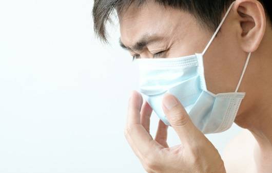 마스크 쓴 남성