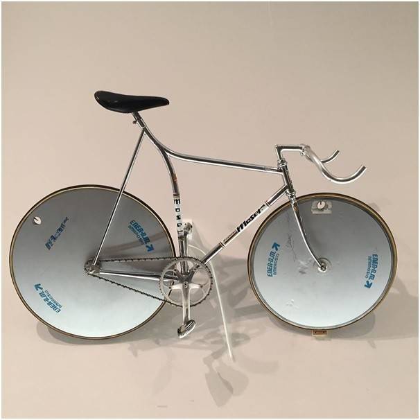 1984년 프란체스코 모서가 한 시간 동안 가장 멀리 타기 신기록을 작성할 때 탔던 자전거의 기본 형태. 플리커(Flikr)에서 팀 노크스(Tim Noakes) 제공