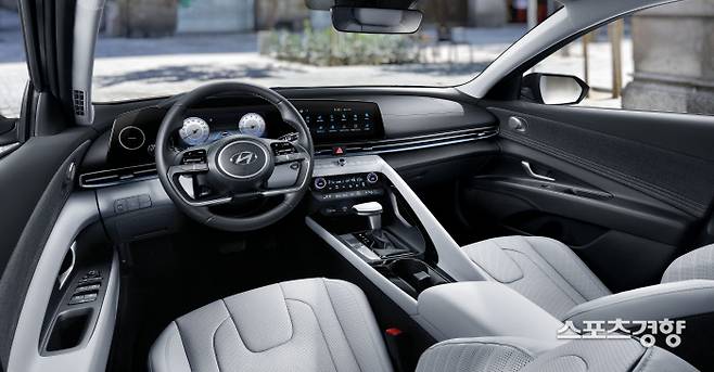 올 뉴 아반떼 인스퍼레이션 트림 내부