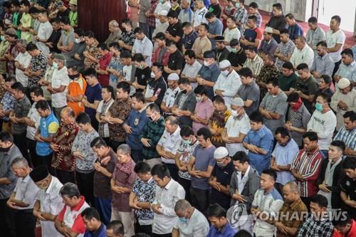 3일 인도네시아 메단 이슬람사원의 금요 합동 예배 [AFP=연합뉴스]