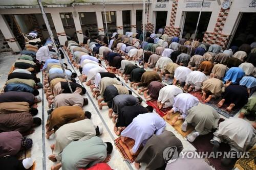 3일 파키스탄의 한 모스크에서 열린 금요 합동 예배 [EPA=연합뉴스]