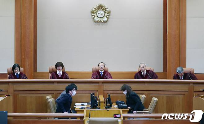 유남석 헌법재판소장과 재판관들. 2020.3.26/뉴스1 © News1 송원영 기자