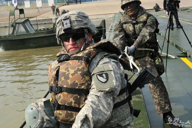 한국군과 주한미군의 한미연합 도하훈련 (사진=노컷뉴스)