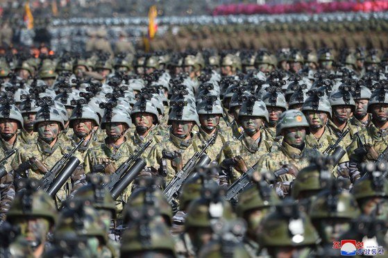 지난 2018년 2월 북한군 창건 70주년 열병식에 등장한 북한군. [조선중앙통신]