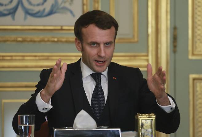 코로나19 대응방침 설명하는 에마뉘엘 마크롱 프랑스 대통령 (사진=AP/뉴시스)