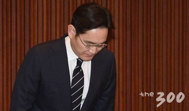 이재용 삼성전자 부회장이 지난 6일 오후 서울 삼성전자 서초사옥에서 경영권 승계 관련 대국민 사과를 하고 있다. /사진=김휘선 기자.