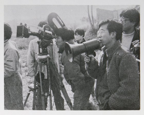 '황무지'(1988) 촬영 당시 현장에서 메가폰을 잡은 김태영 감독의 모습이다. [사진 인디컴]